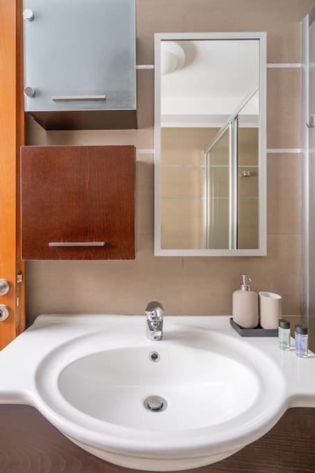 Bright & Elegant 2Bd Apt W/ View 아테네 외부 사진